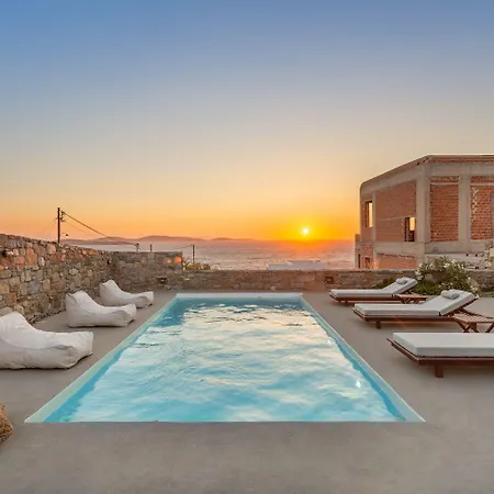 Nikoi * Mykonos Town
